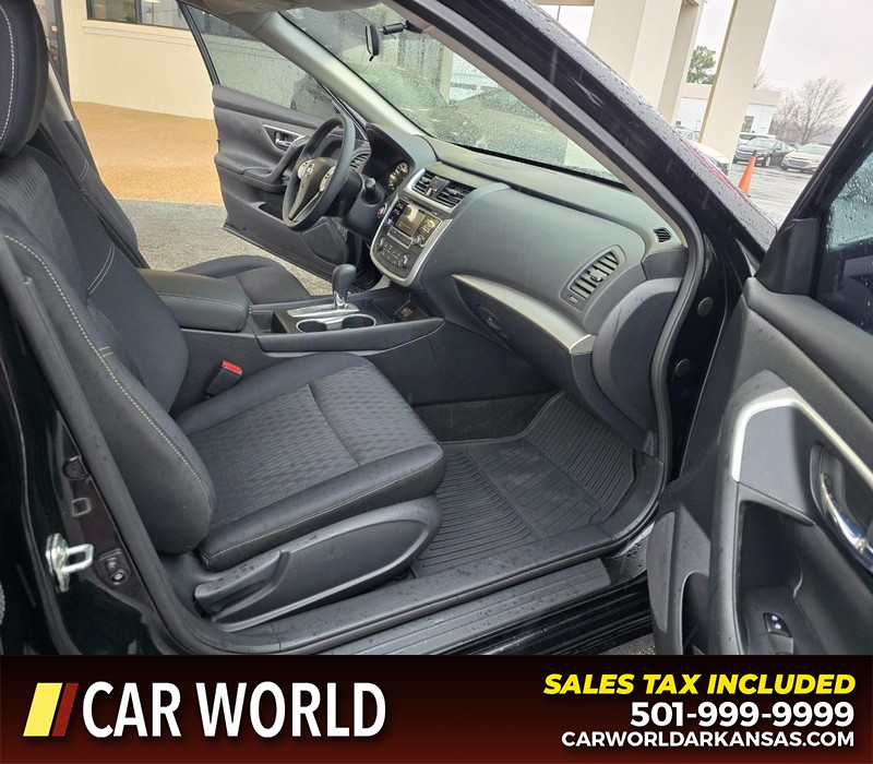 Nissan Altima Vehicle Full-screen Gallery Image 11