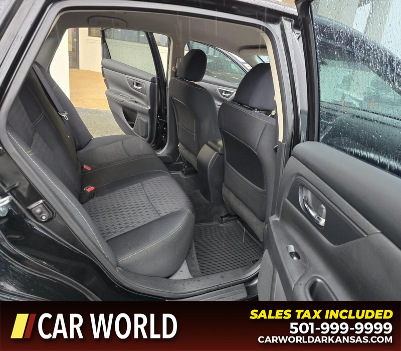 Nissan Altima Vehicle Full-screen Gallery Image 12