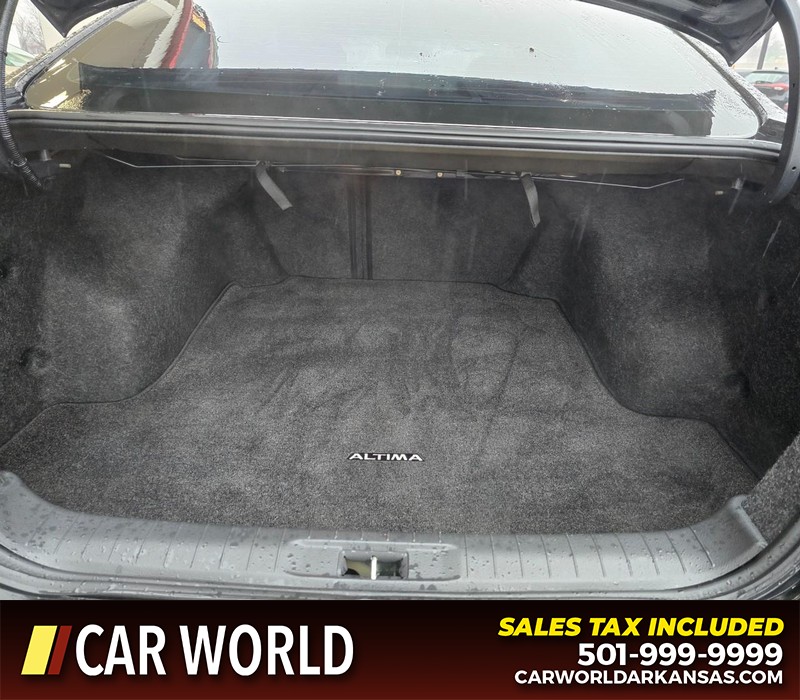 Nissan Altima Vehicle Full-screen Gallery Image 13