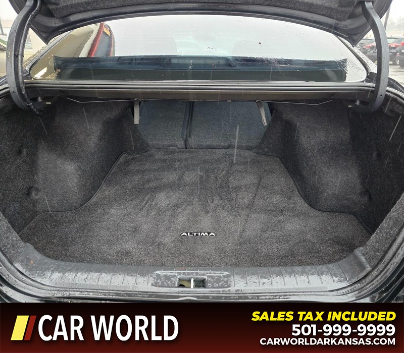 Nissan Altima Vehicle Full-screen Gallery Image 14