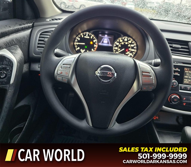 Nissan Altima Vehicle Full-screen Gallery Image 15