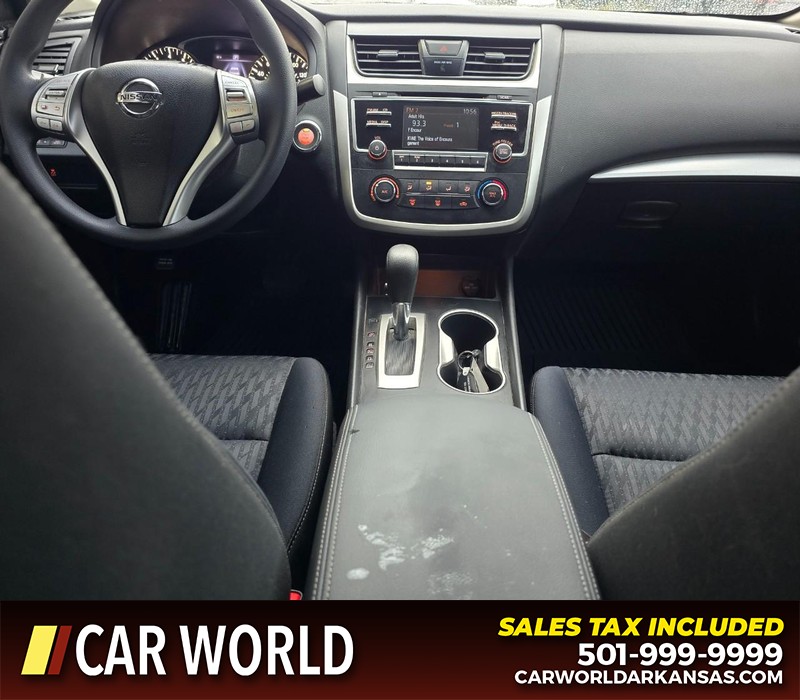 Nissan Altima Vehicle Full-screen Gallery Image 19