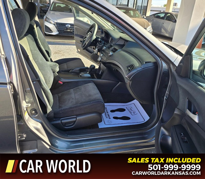 Honda Accord Sedan Vehicle Full-screen Gallery Image 11