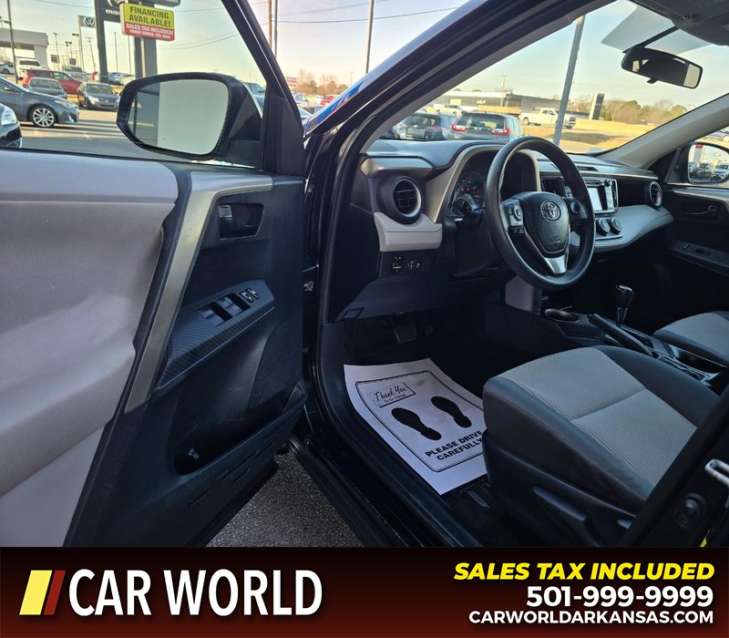 Toyota RAV4 Vehicle Full-screen Gallery Image 7