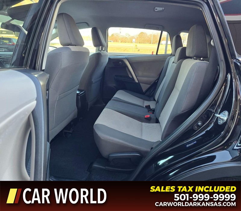 Toyota RAV4 Vehicle Full-screen Gallery Image 10