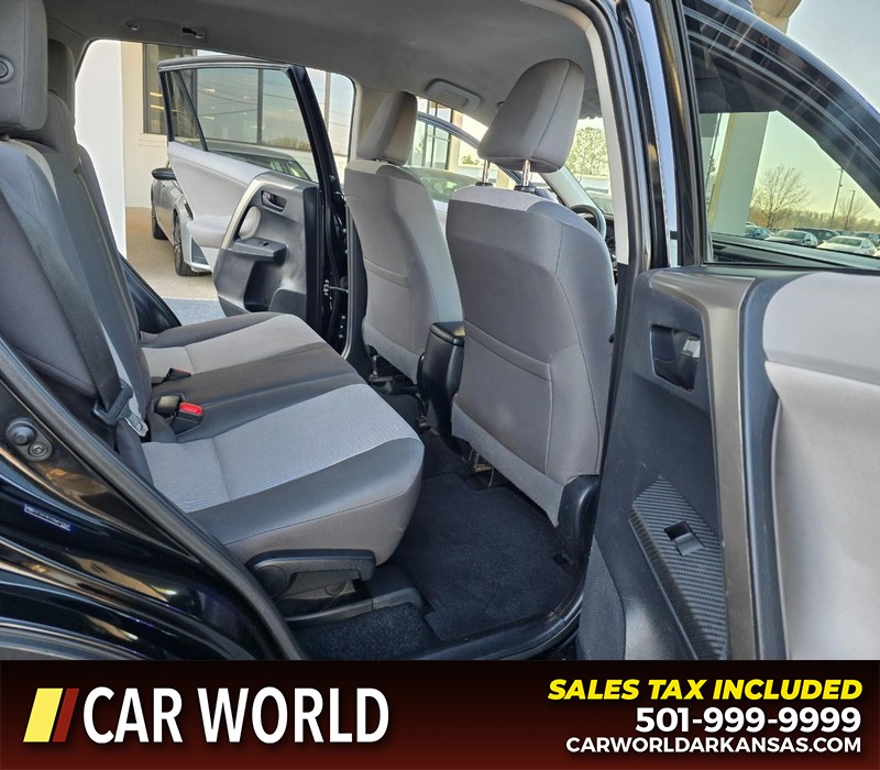 Toyota RAV4 Vehicle Full-screen Gallery Image 12