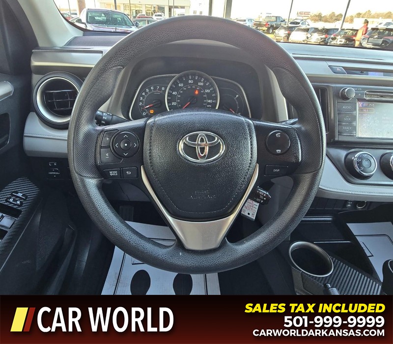 Toyota RAV4 Vehicle Full-screen Gallery Image 16