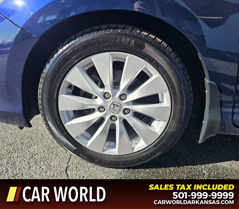 Honda Accord Sedan Vehicle Full-screen Gallery Image 6