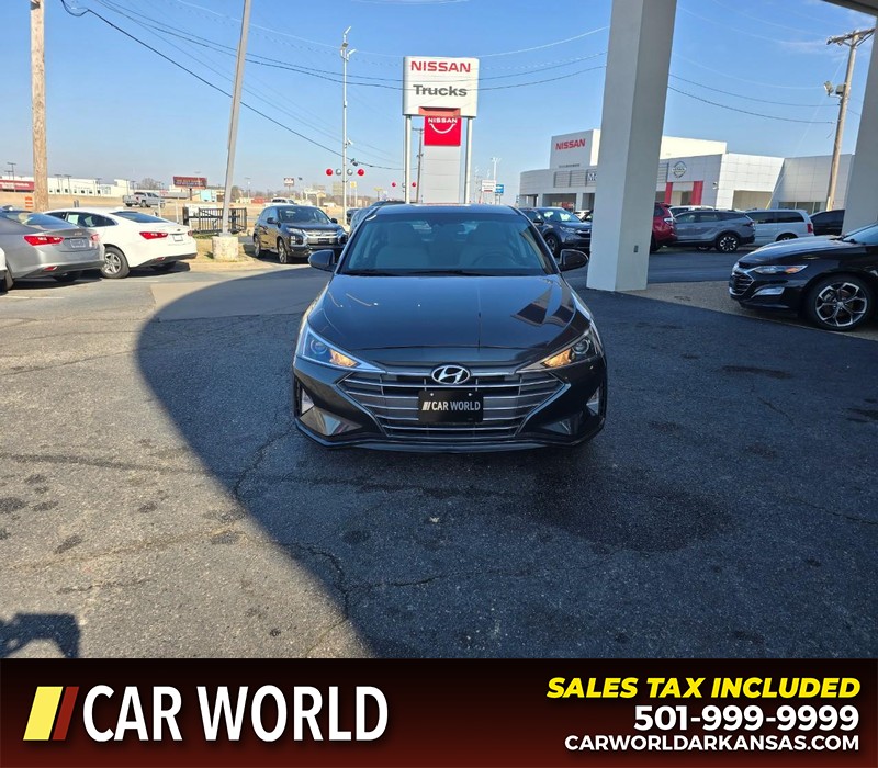 Hyundai Elantra Vehicle Full-screen Gallery Image 2