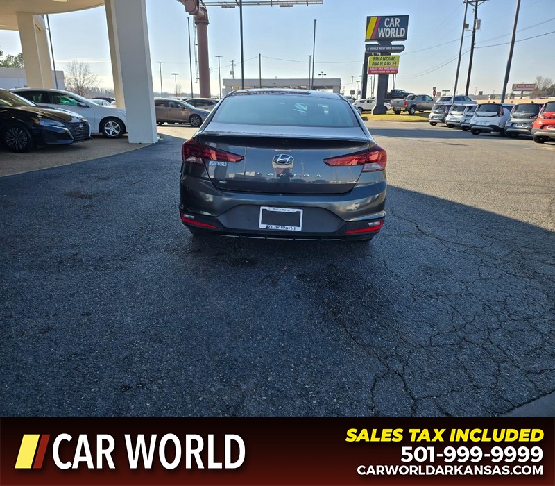 Hyundai Elantra Vehicle Full-screen Gallery Image 5