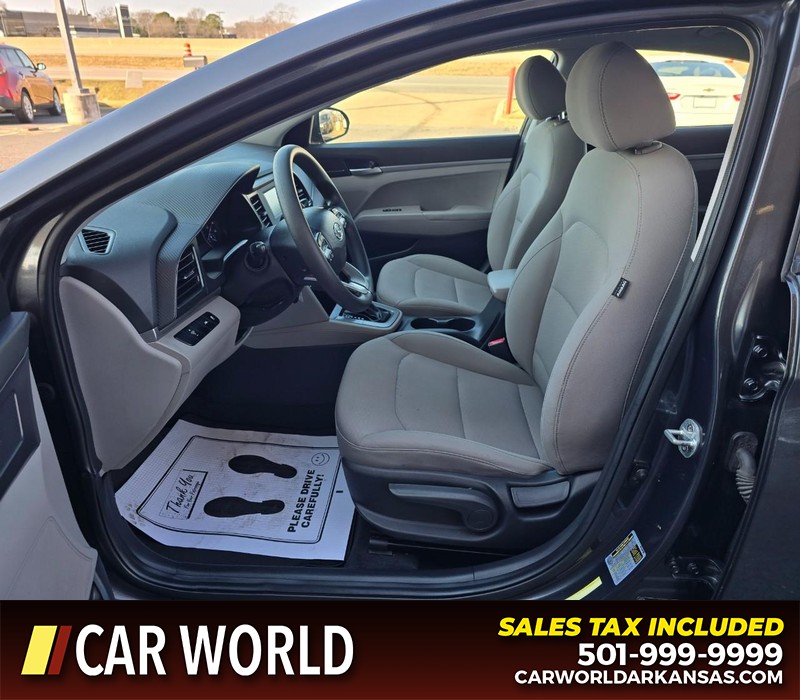 Hyundai Elantra Vehicle Full-screen Gallery Image 8