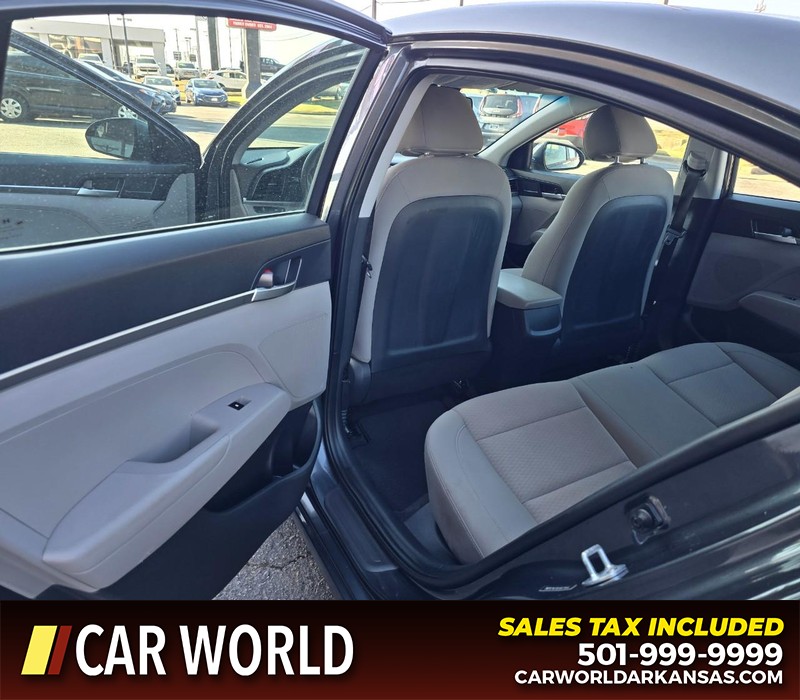 Hyundai Elantra Vehicle Full-screen Gallery Image 9