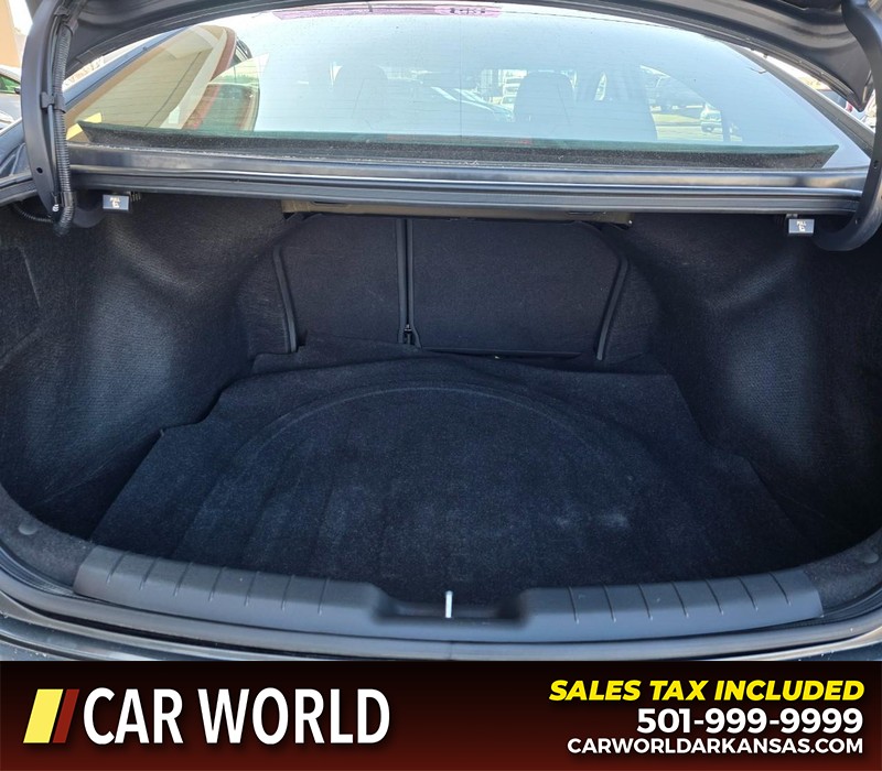 Hyundai Elantra Vehicle Full-screen Gallery Image 13