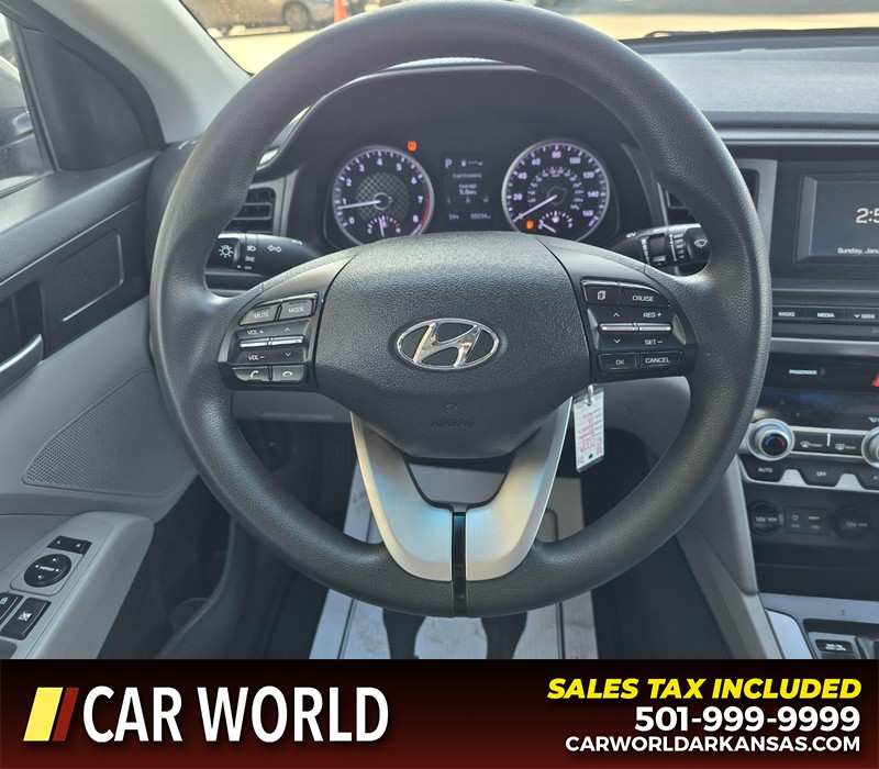 Hyundai Elantra Vehicle Full-screen Gallery Image 15
