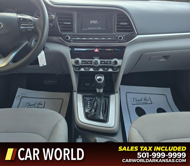 Hyundai Elantra Vehicle Full-screen Gallery Image 18