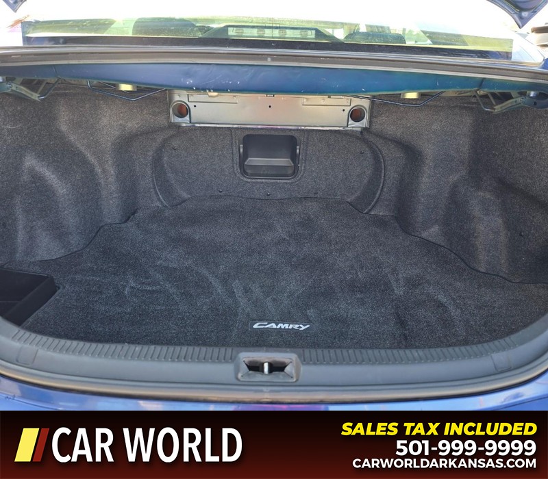 Toyota Camry Vehicle Full-screen Gallery Image 13