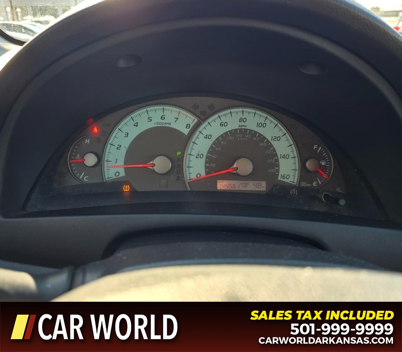 Toyota Camry Vehicle Full-screen Gallery Image 16