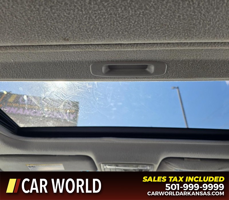 Toyota Camry Vehicle Full-screen Gallery Image 18