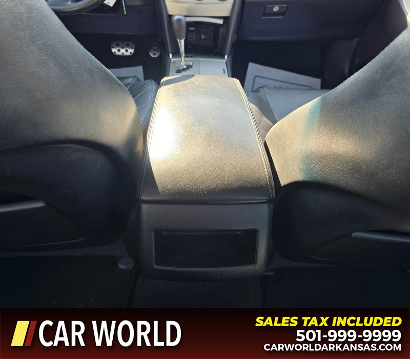 Toyota Camry Vehicle Full-screen Gallery Image 19