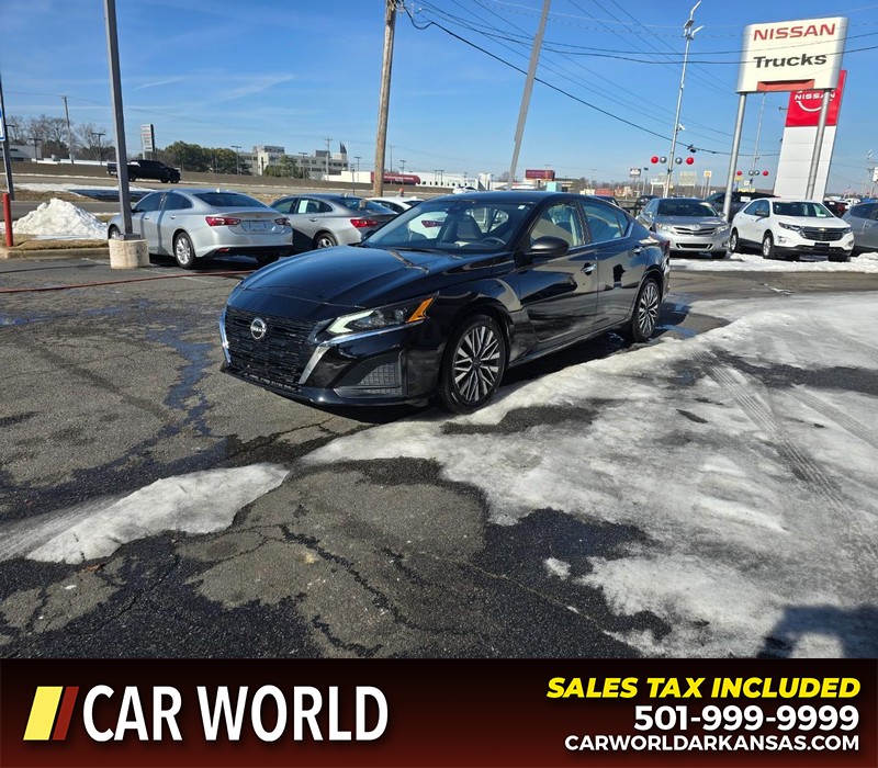 Nissan Altima Vehicle Full-screen Gallery Image 3