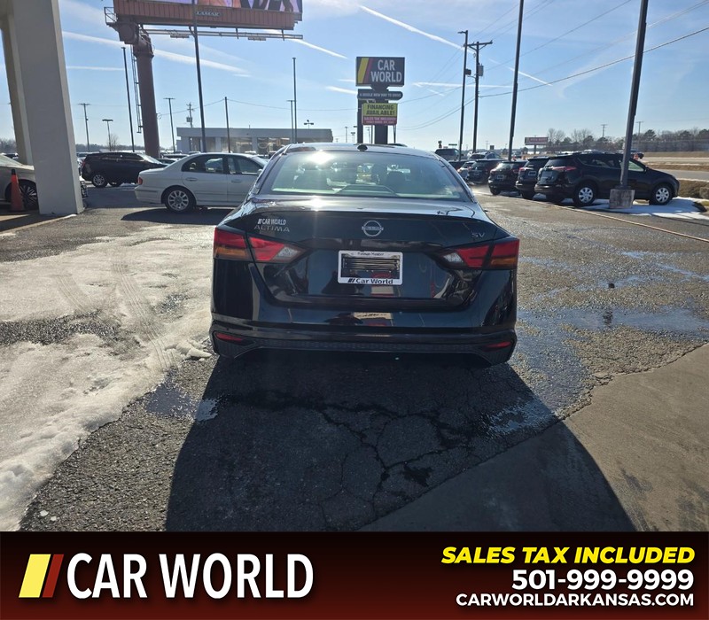 Nissan Altima Vehicle Full-screen Gallery Image 5