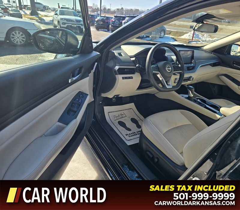 Nissan Altima Vehicle Full-screen Gallery Image 7