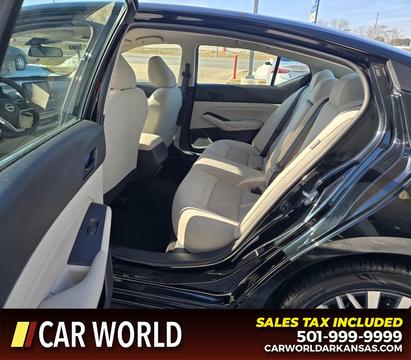 Nissan Altima Vehicle Full-screen Gallery Image 10