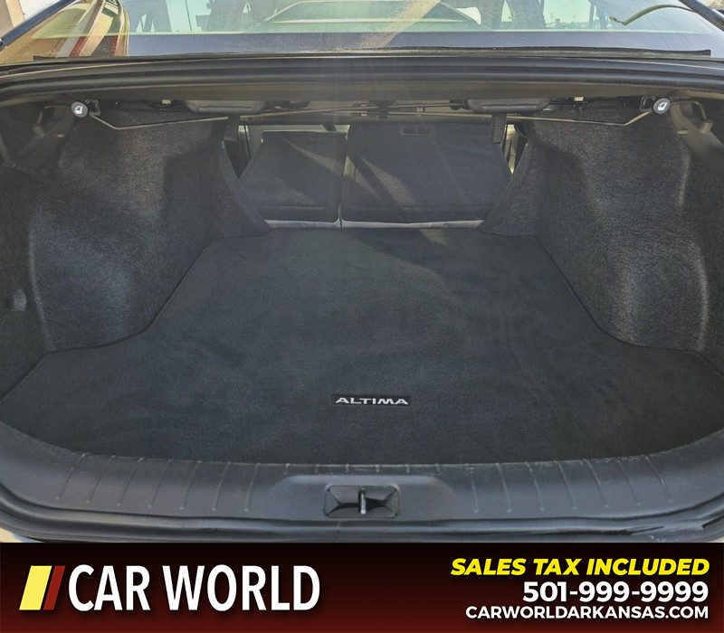 Nissan Altima Vehicle Full-screen Gallery Image 14