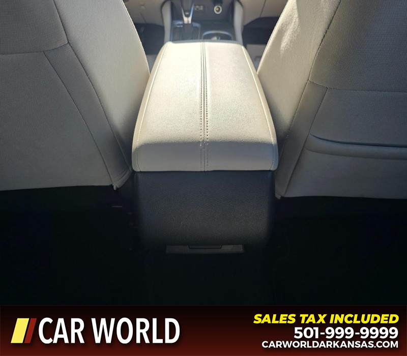 Nissan Altima Vehicle Full-screen Gallery Image 19