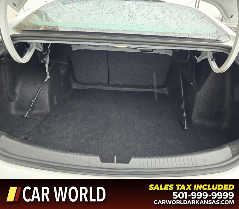 Chevrolet Malibu Vehicle Full-screen Gallery Image 13