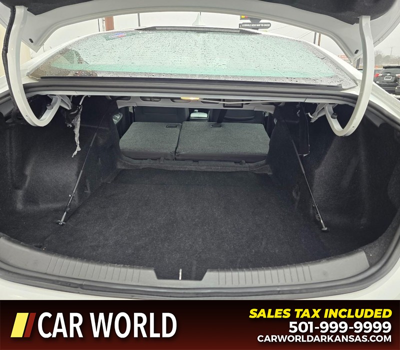 Chevrolet Malibu Vehicle Full-screen Gallery Image 14