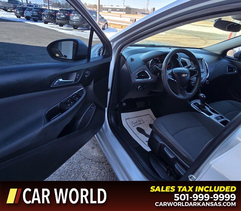 Chevrolet Cruze Vehicle Full-screen Gallery Image 7