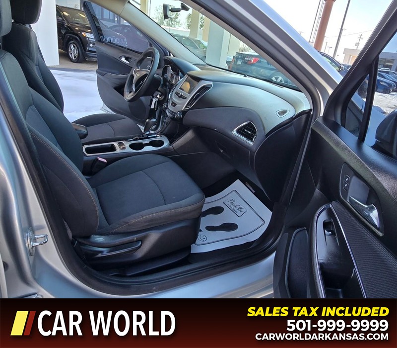 Chevrolet Cruze Vehicle Full-screen Gallery Image 11