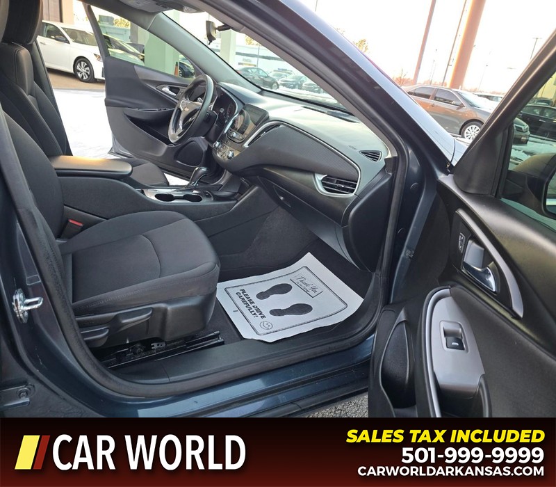 Chevrolet Malibu Vehicle Full-screen Gallery Image 11