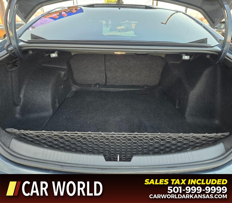 Chevrolet Malibu Vehicle Full-screen Gallery Image 13