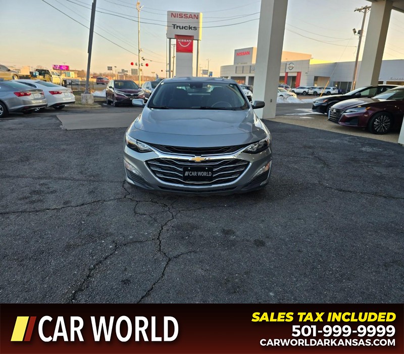 Chevrolet Malibu Vehicle Full-screen Gallery Image 2