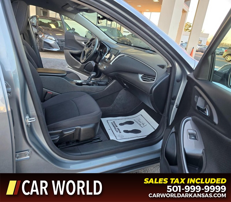 Chevrolet Malibu Vehicle Full-screen Gallery Image 11