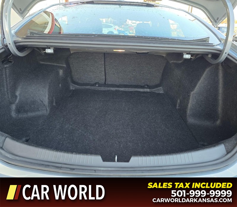 Chevrolet Malibu Vehicle Full-screen Gallery Image 13