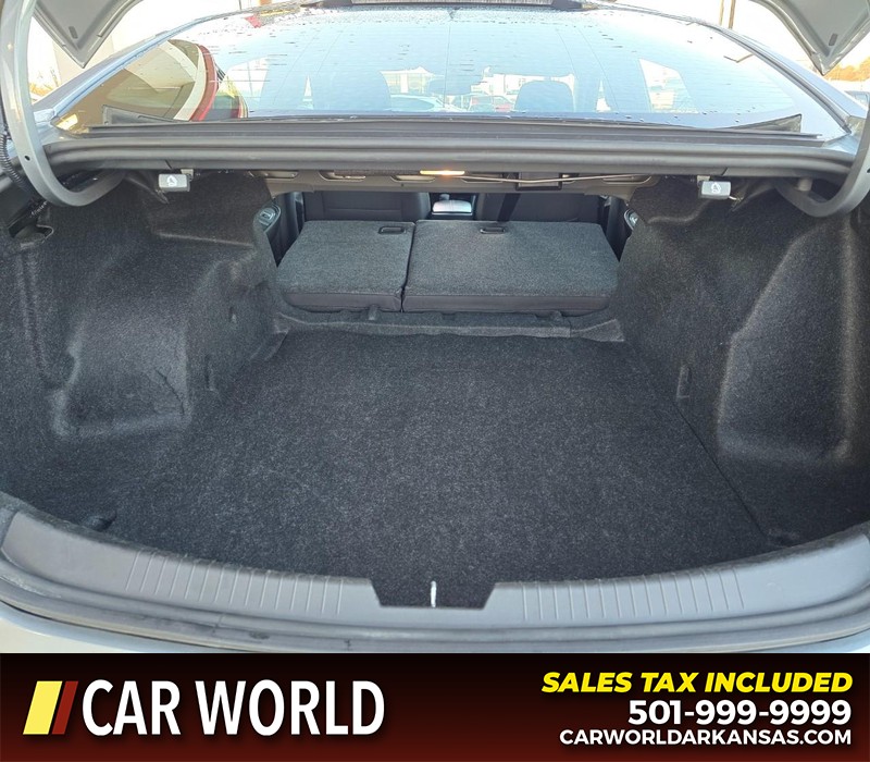 Chevrolet Malibu Vehicle Full-screen Gallery Image 14