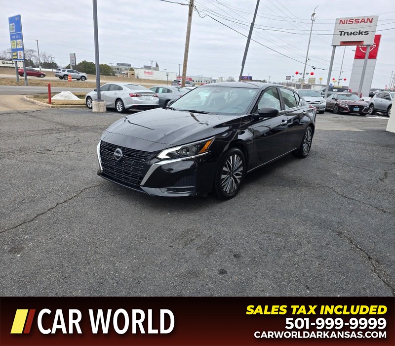 Nissan Altima Vehicle Full-screen Gallery Image 3