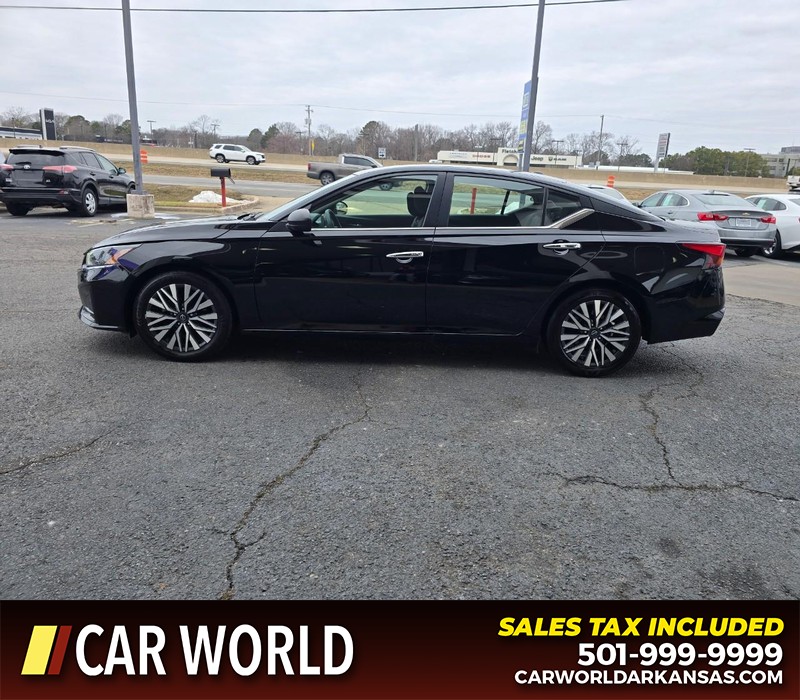 Nissan Altima Vehicle Full-screen Gallery Image 4