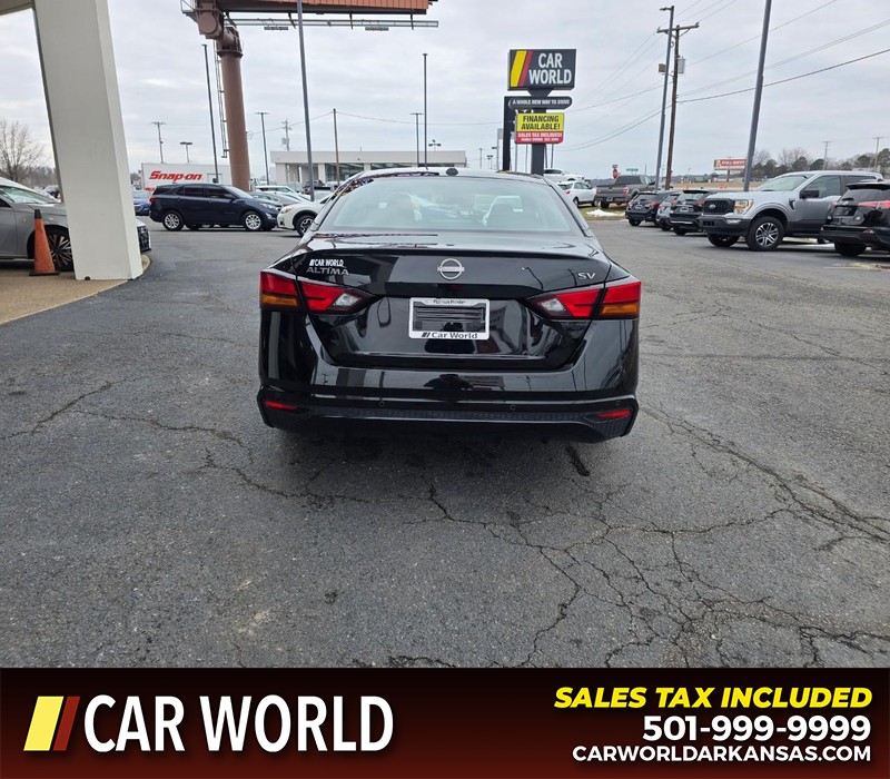 Nissan Altima Vehicle Full-screen Gallery Image 5