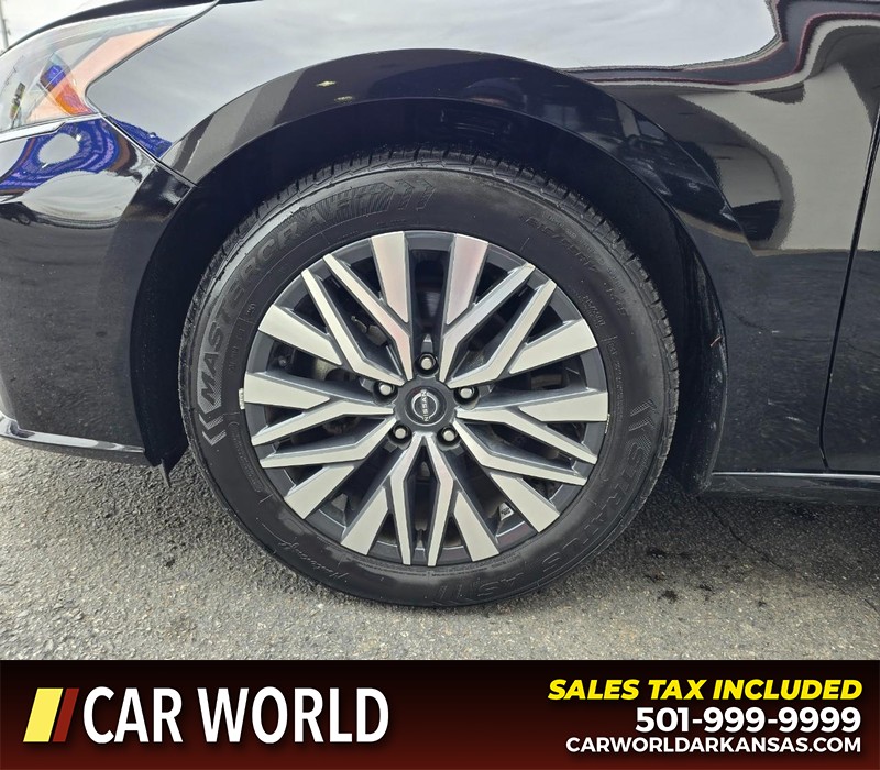 Nissan Altima Vehicle Full-screen Gallery Image 6