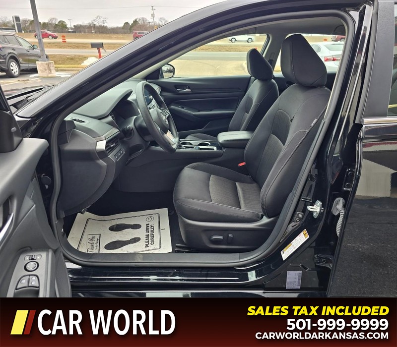 Nissan Altima Vehicle Full-screen Gallery Image 8