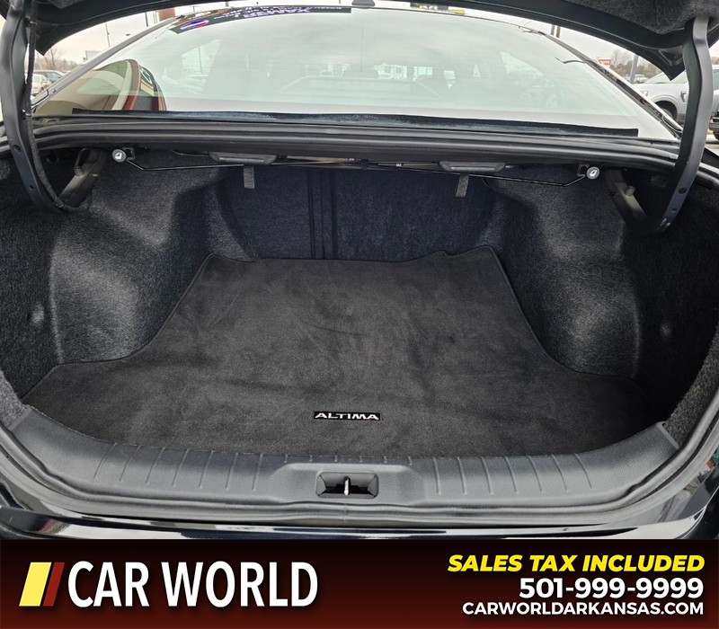 Nissan Altima Vehicle Full-screen Gallery Image 13