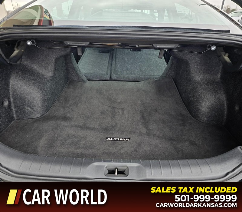 Nissan Altima Vehicle Full-screen Gallery Image 14