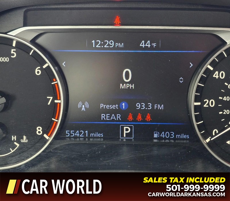 Nissan Altima Vehicle Full-screen Gallery Image 16