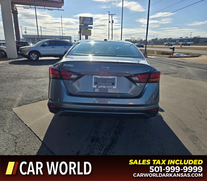 Nissan Altima Vehicle Full-screen Gallery Image 5