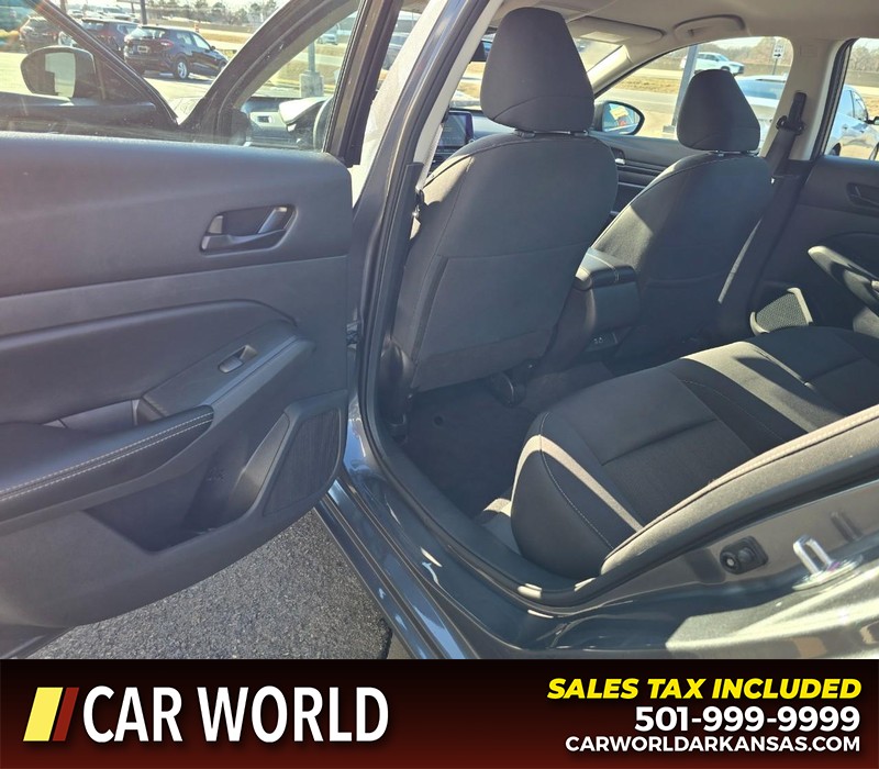 Nissan Altima Vehicle Full-screen Gallery Image 8