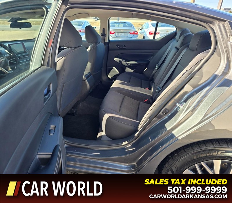 Nissan Altima Vehicle Full-screen Gallery Image 9